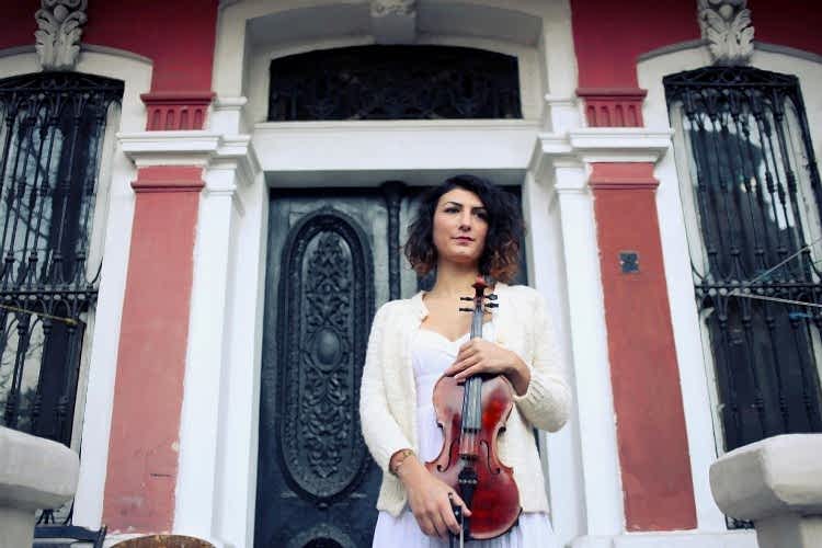 Kardelen Pınar - Keman Eğitmeni 